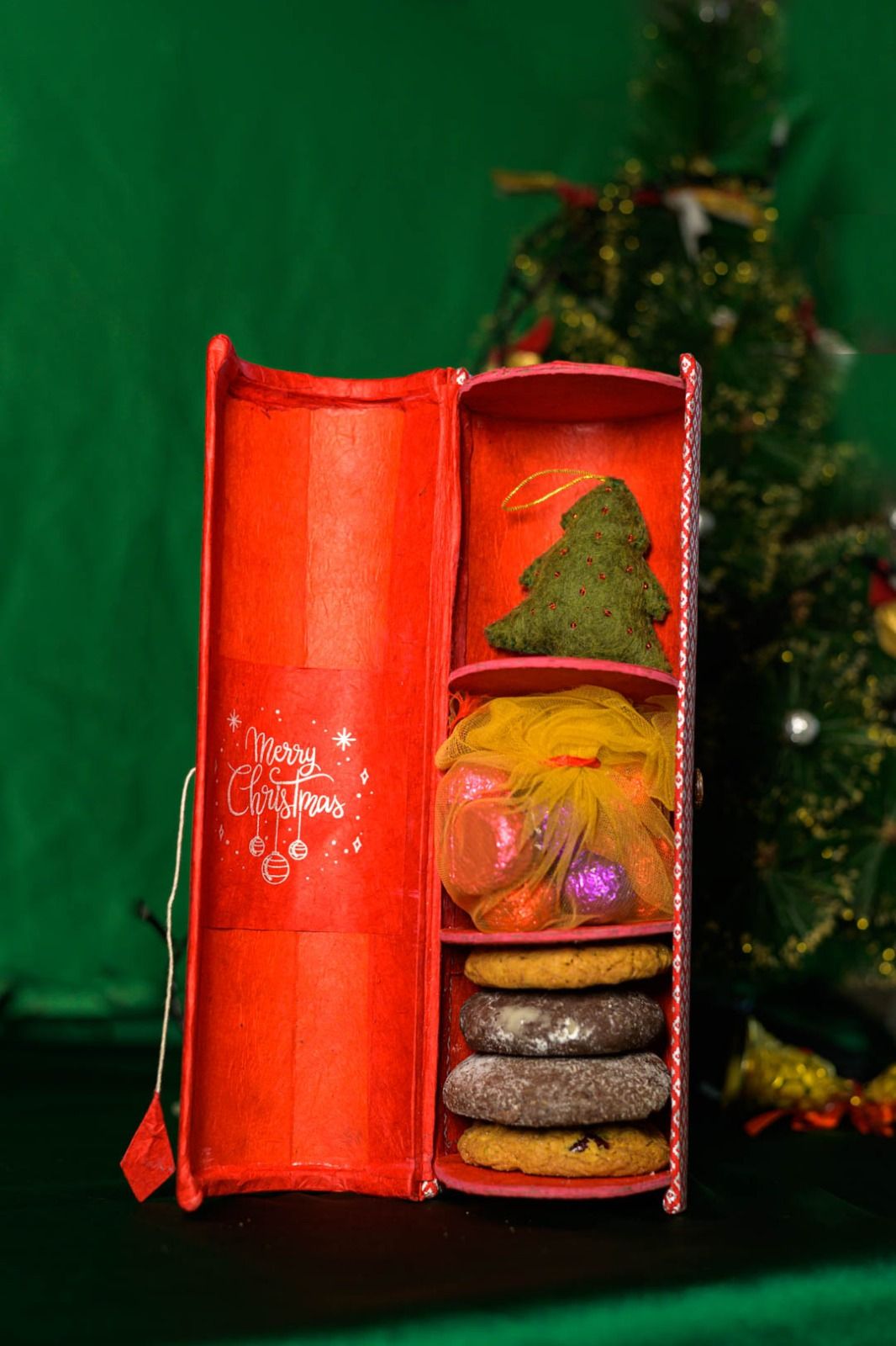 Makkusé Cylindrical Christmas Gift Box