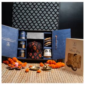 Makkuse Grand Father’s Day Gift Box (Dhaka Cap Set)
