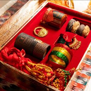 Makkuse Grand Teej Gift Box