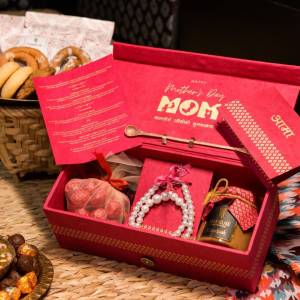 Makkuse Mini Mother's Day Gift Box (Pearl Neckalce)- No Sugar Added