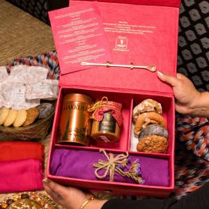 Makkuse Luxury Mother's Day Gift Box - No Sugar Added