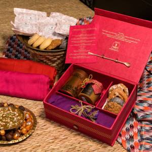 Makkuse Luxury Mother's Day Gift Box
