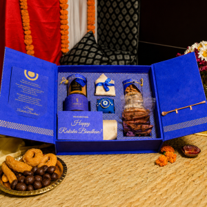 Makkuse Ultimate Rakhi Gift Box (Regular)