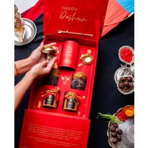 Makkusé Ultimate Dashain Gift Box (with Kuber Diyo)