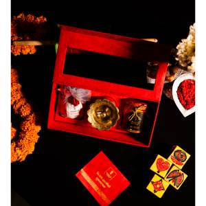 Makkusé Mini Dashain Gift Box (with Akhanda Diyo)