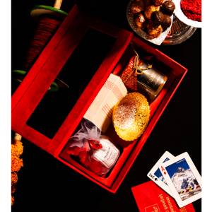 Makkusé Mini Dashain Gift Box (with Tikadani)